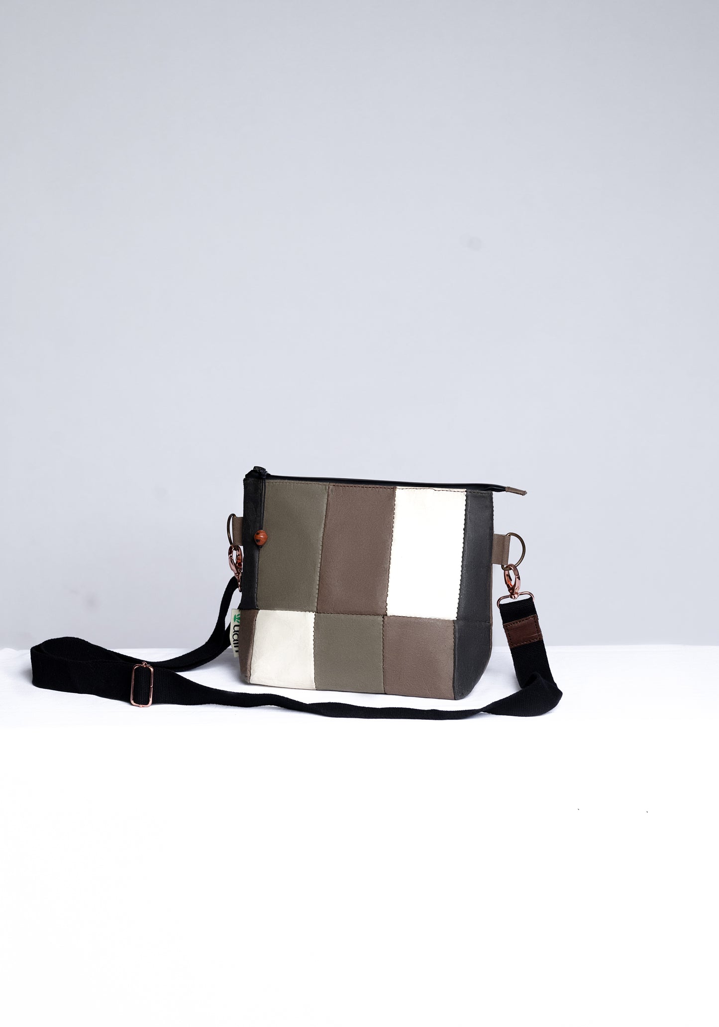 Àrọ Sling Bag
