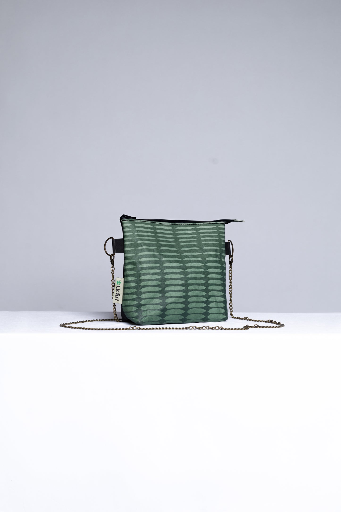 Àrọ Sling Bag