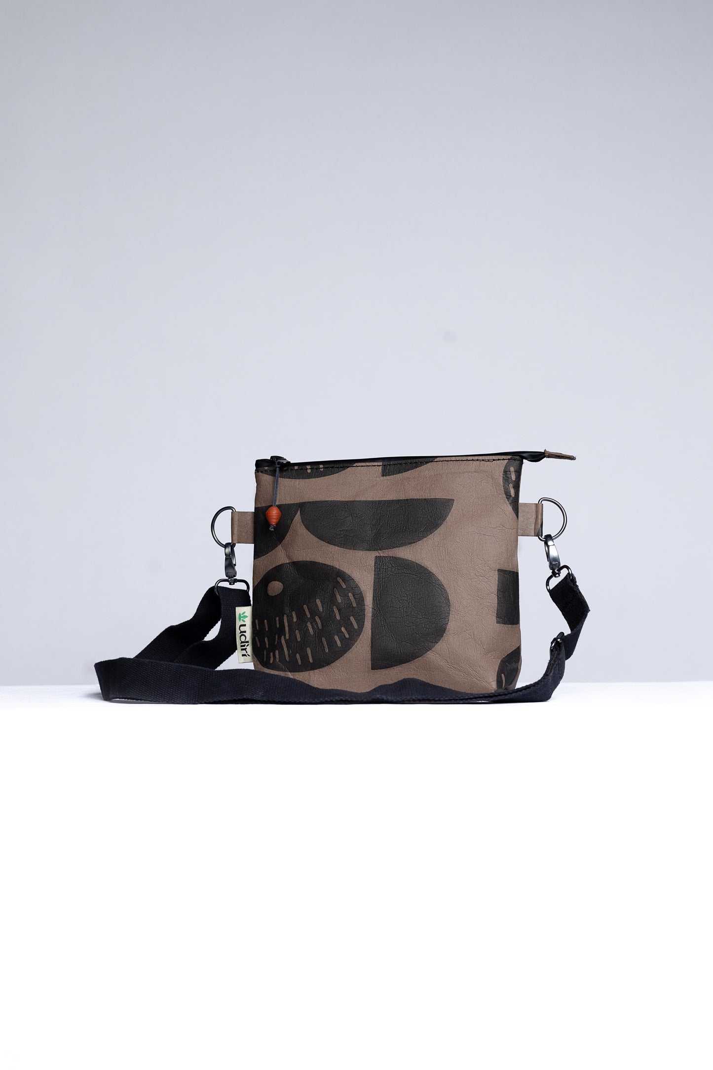 Àrọ Sling Bag