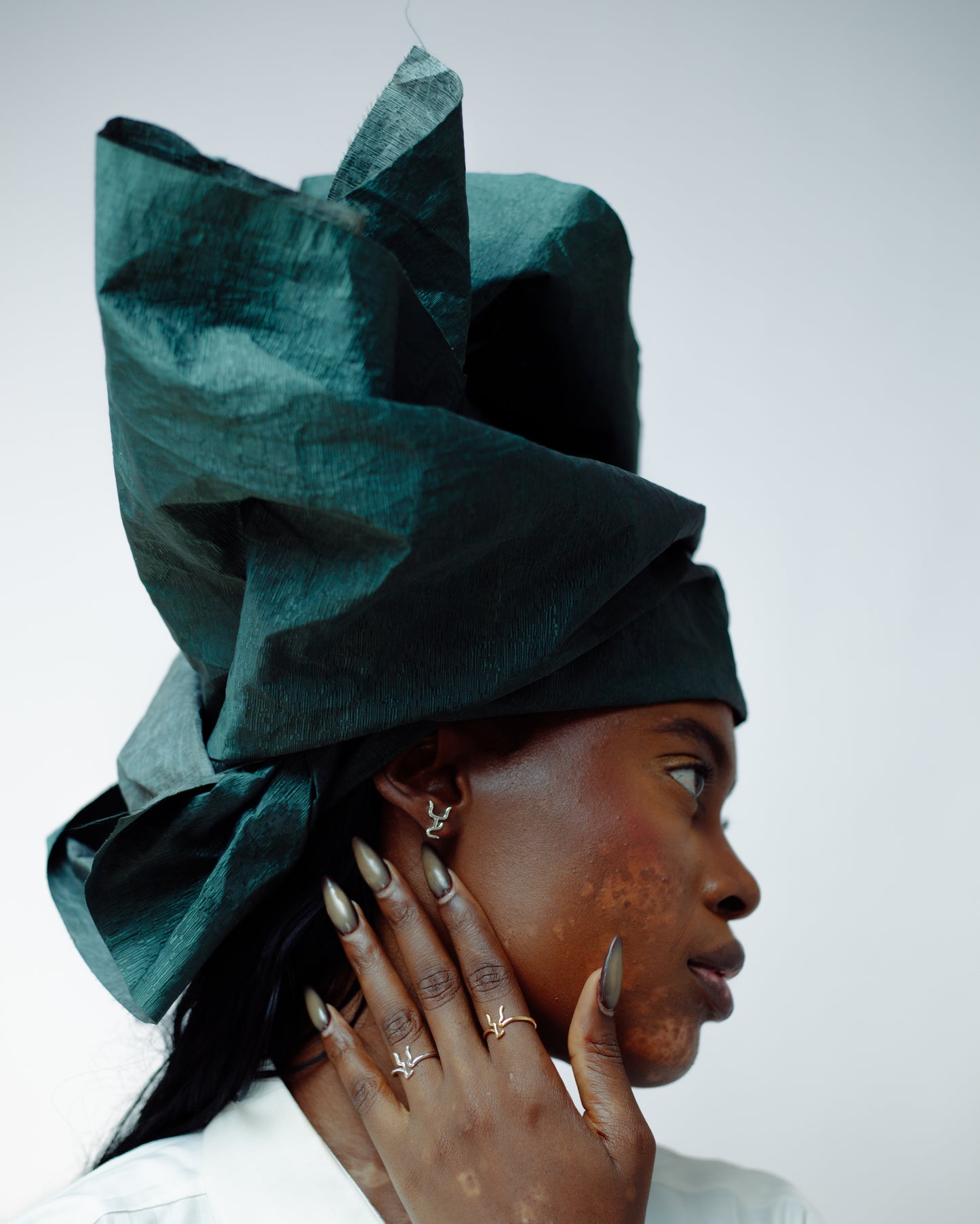 NJIKỌTA — STUD
